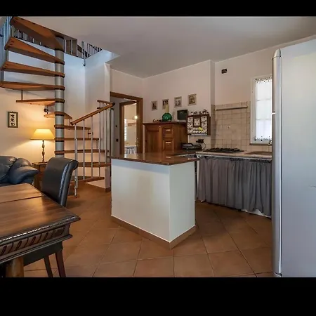 Nicoletta Willa Garlenda